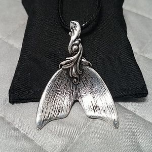 Mermaid tail necklace NWOT